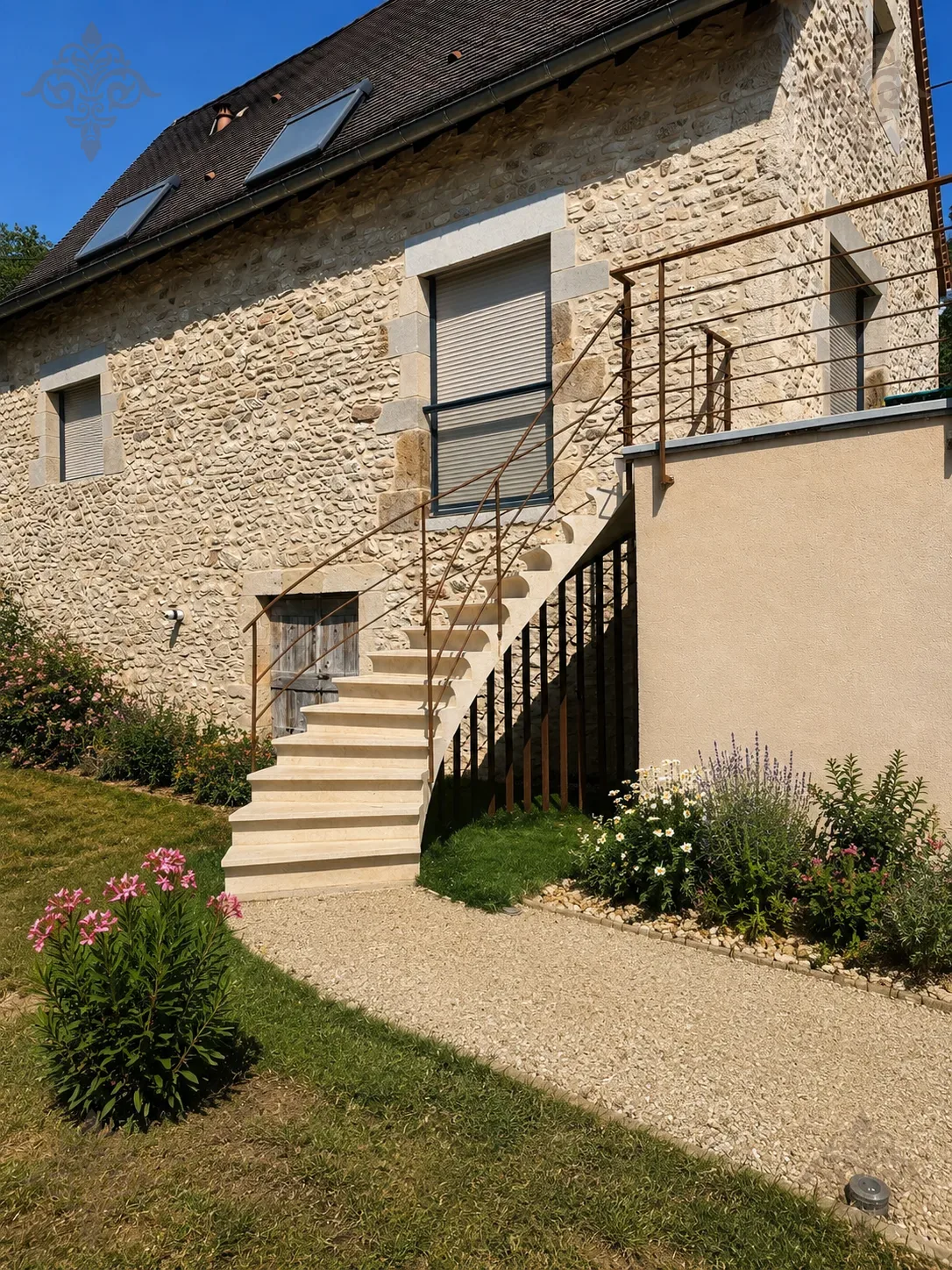 Escalier extérieur en pierre